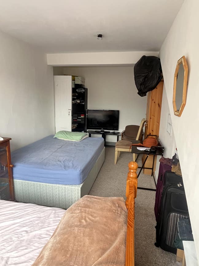 Double room available in sharing with other studen Main Photo