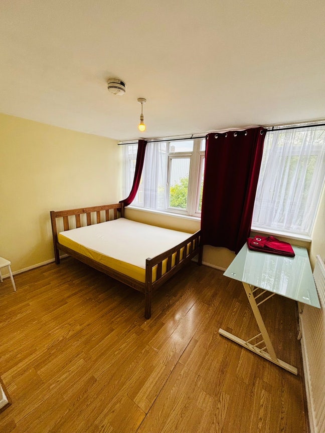 4 Double Room in Battersea Park (Couples Welcome) Main Photo