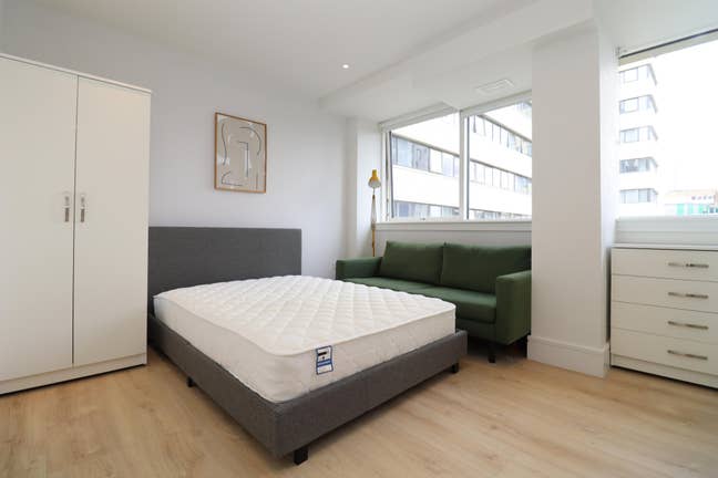 2 Bed Flat -Rooms- Wembley Park Main Photo