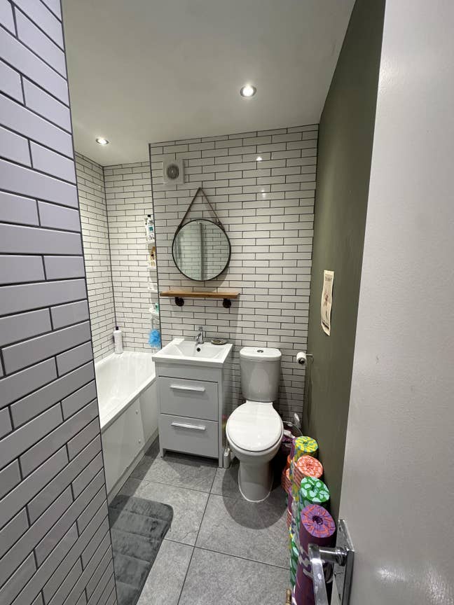 Large Double Bed in Archway  Main Photo