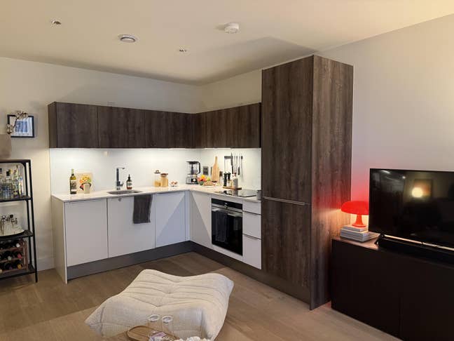 1-Bedroom Flat with Balcony, Gym & Concierge Main Photo