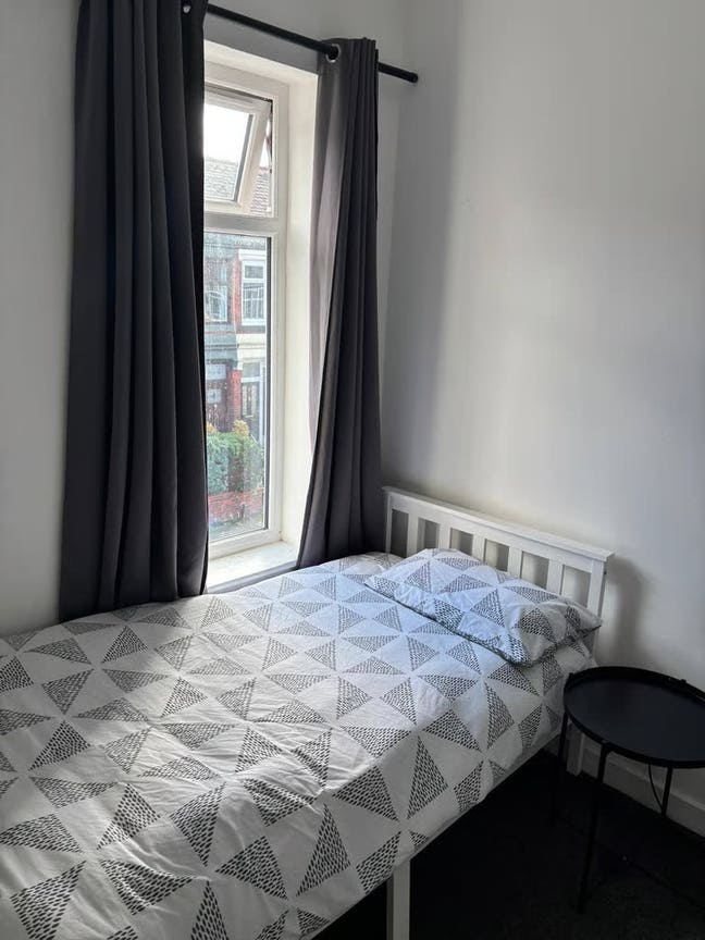 Newly Refurbished Room Available To Rent  Main Photo