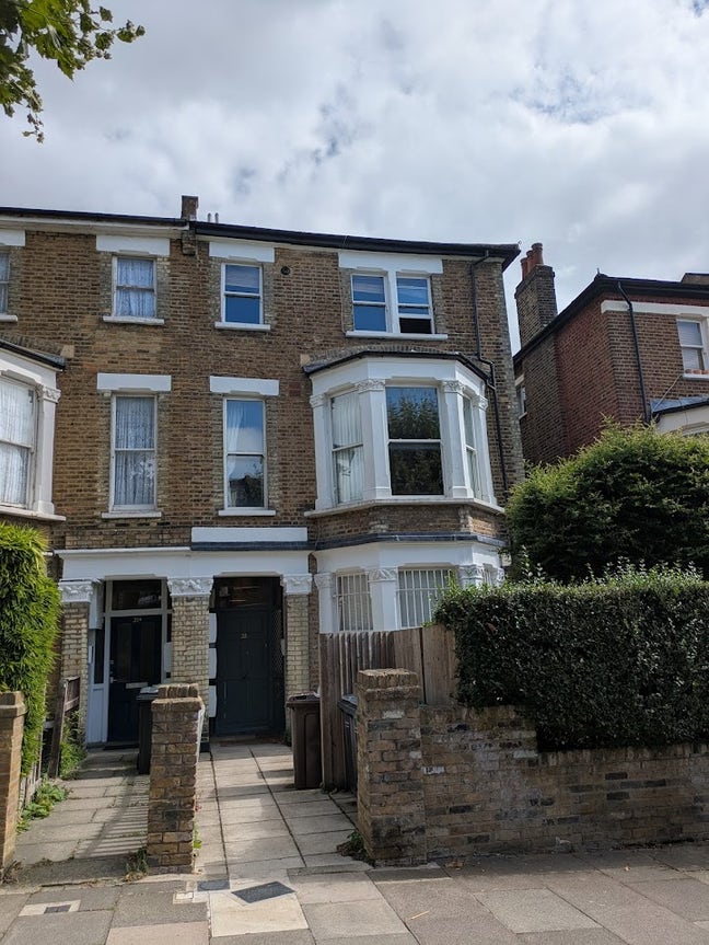 Delightful 2 double bedroom flat on Fordwych Rd Main Photo