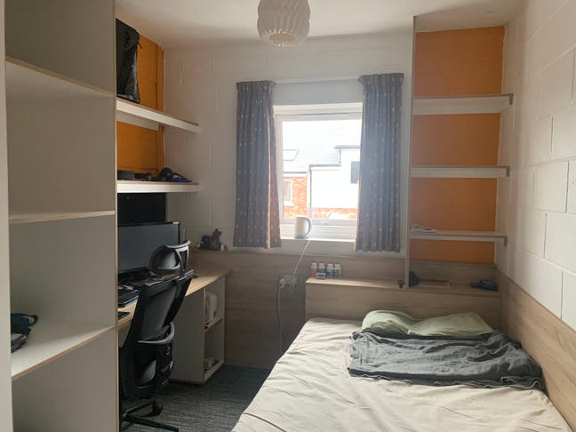 Room Tenancy Takeover ar Royal Park Flats Main Photo