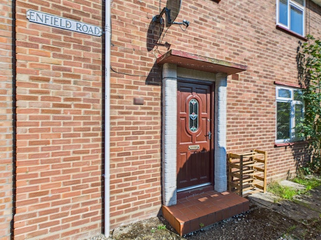 2 Bedrooms Available in a Spacious House Main Photo