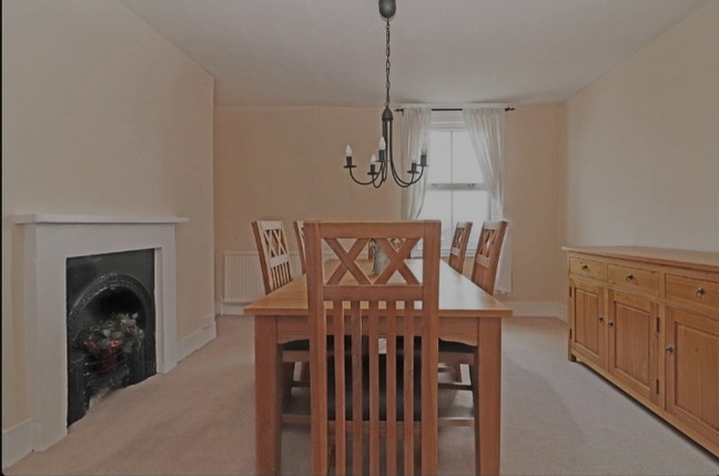 Lovely 2 double bedroom maisonette  Main Photo