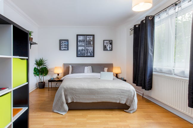 Large Double Room in a 3 Bed Flat Next to Bow Tube Main Photo