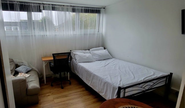 Chic Large Ensuite Twin-Double Room With Wifi. Main Photo