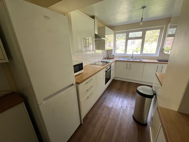 6-bed Shared House. Furnished & Bills Included! Main Photo