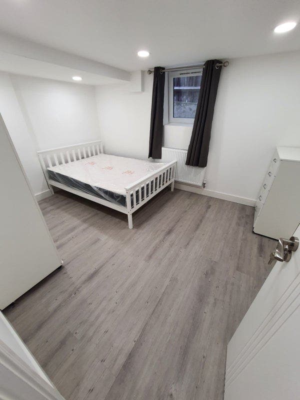 Amazing 2 Bedroom Flat in Finsbury Park  Main Photo