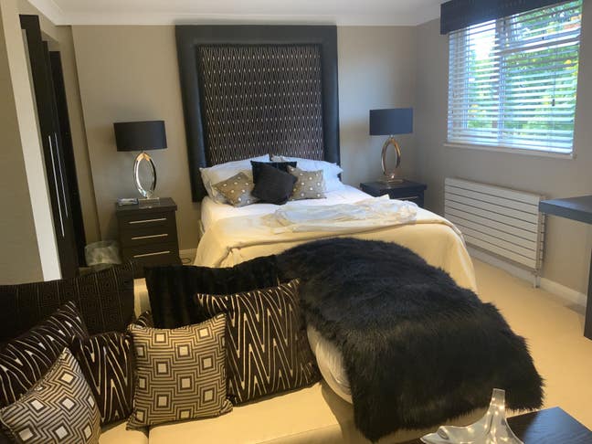 Luxury double bedroom Epsom Main Photo