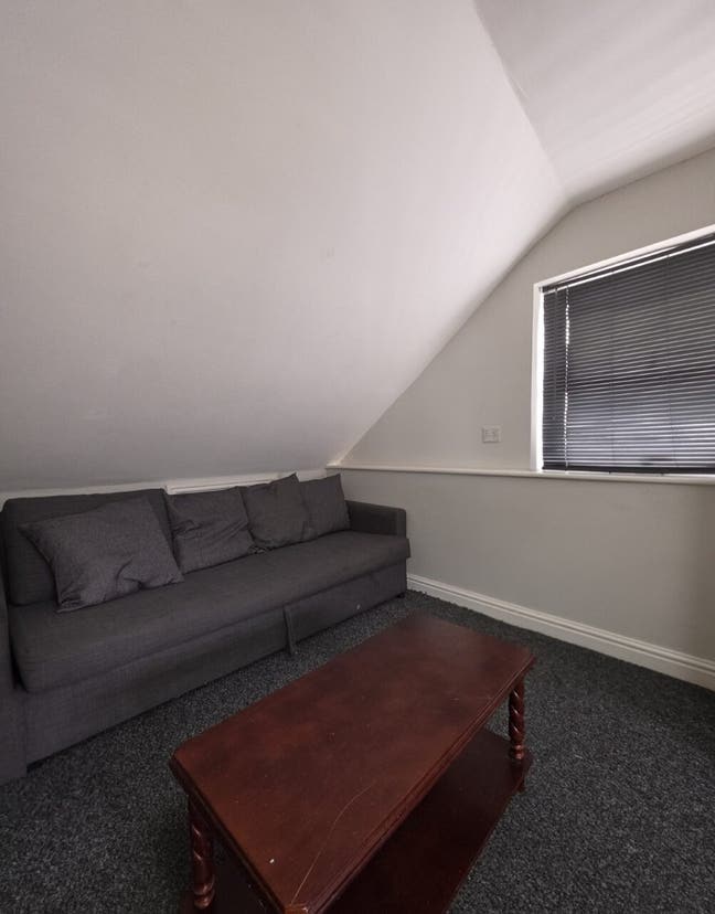 Studio Flat, Pen-y-Wain Road, CF24  Main Photo