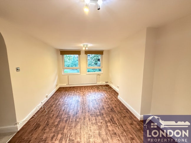 3 bed whole flat for in St Pauls Court, W14 Main Photo
