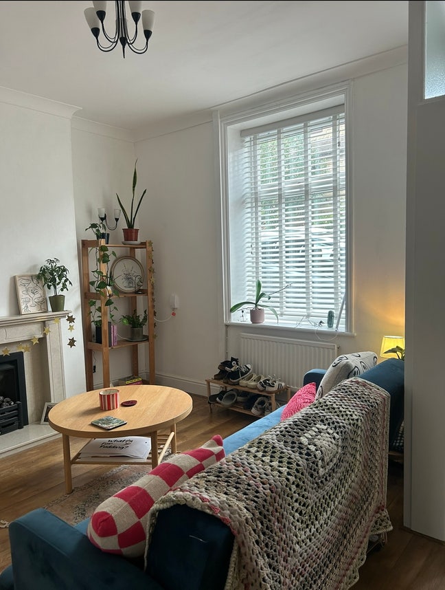 Double Room in  Furnished House  Main Photo