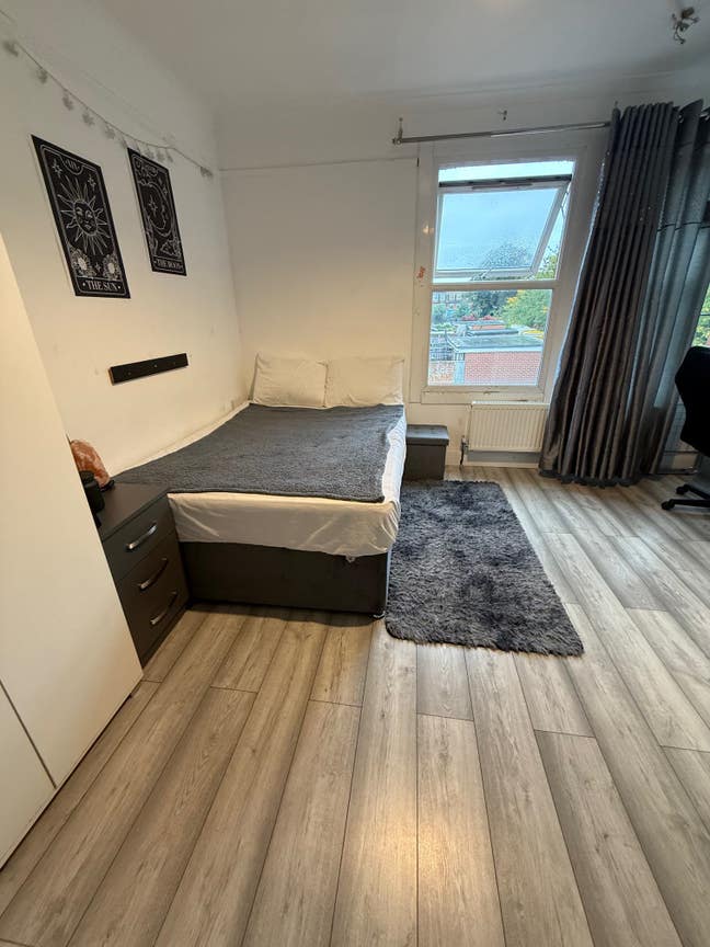 Beautiful Ensuite Double Room for Rent in Hounslow Main Photo