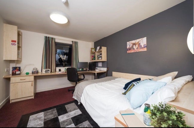 Tenancy Takeover double Premium Ensuite Room  Main Photo