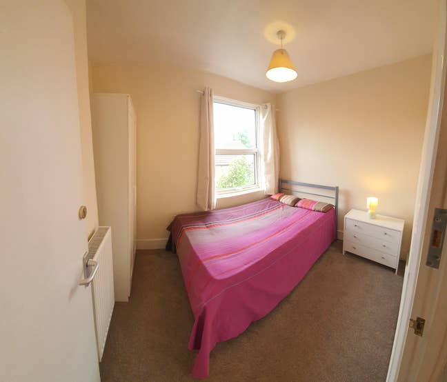 Small double in newly refurbed professional house Main Photo