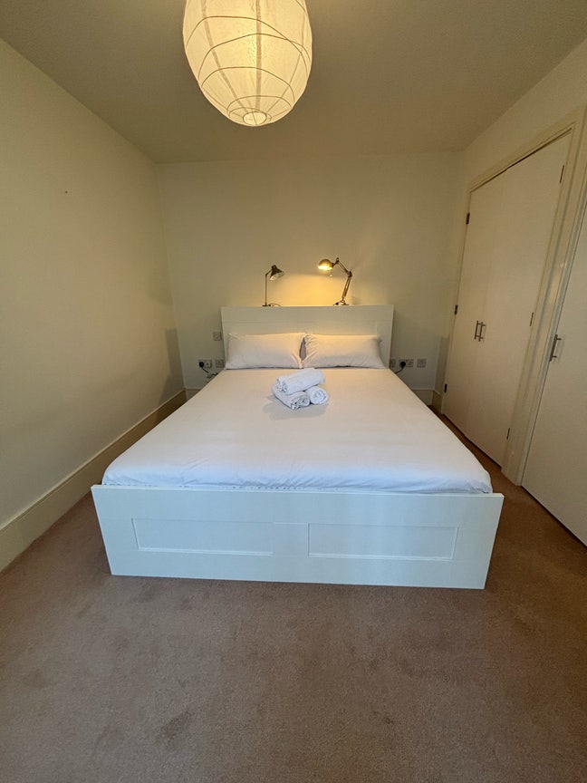 Huge, Stylish 2 bed 2 bath flat, Bills included 👌 Main Photo