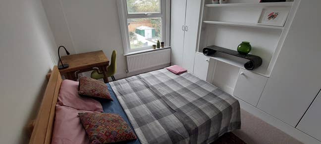 Bright double Room Near New Cross Gate Station   Main Photo