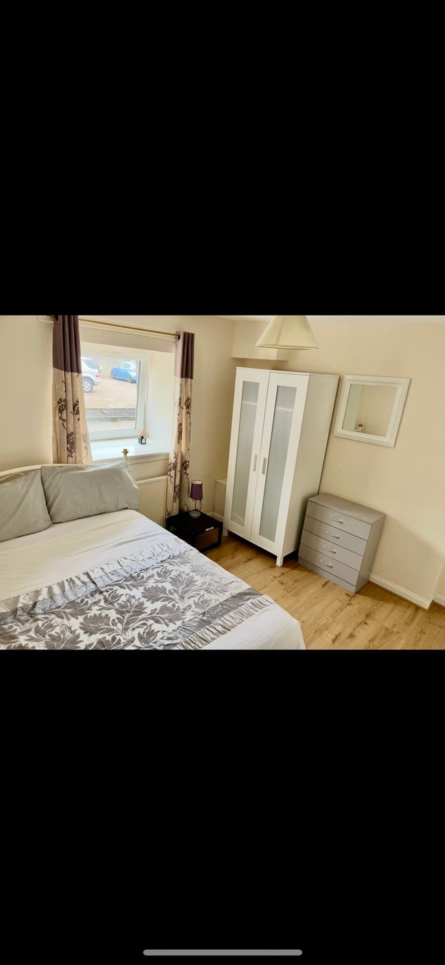 Entire flat £1250or £625 pp 2bed rm ML3 0NH Main Photo