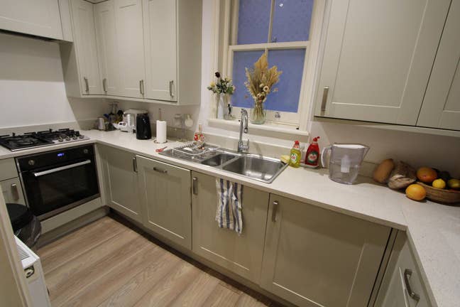 Lovely 2-Bed Flat with Patio; Central Kensington Main Photo