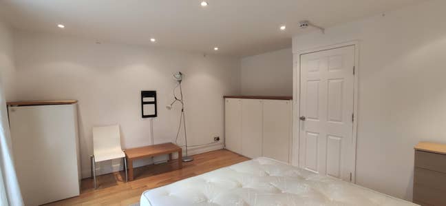 Spacious Double Room in Surrey Quays Main Photo