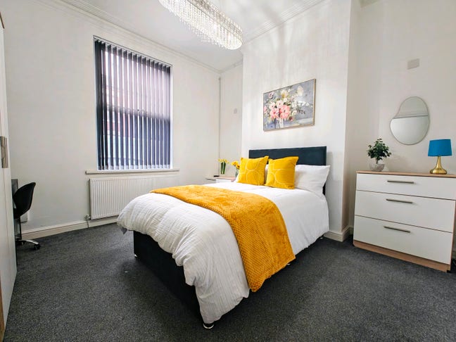 New Modern Single Room in Prime Location 💫 Main Photo
