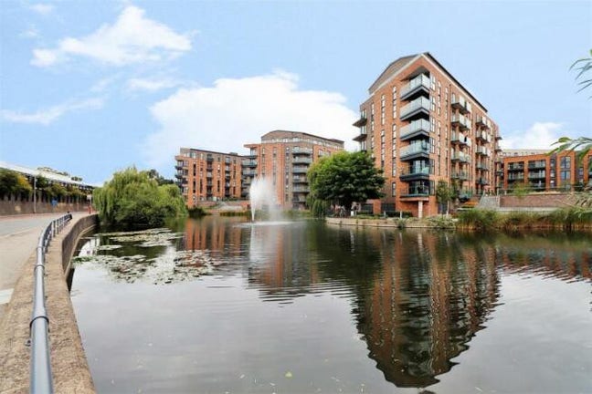 Spacious luxury 1 bed with private balcony! Main Photo