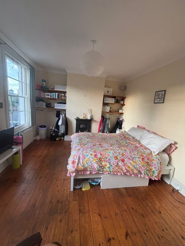 Master Bedroom in De Beauvoir/Dalston Main Photo