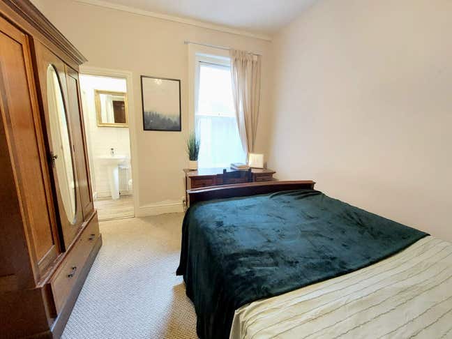 En-Suite in Tottenham N17 Main Photo