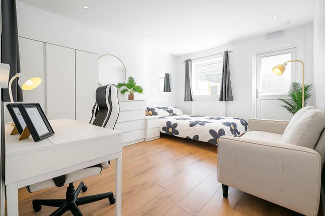 ✨️4xLarge Doubles in newly renovated house, E3 Main Photo