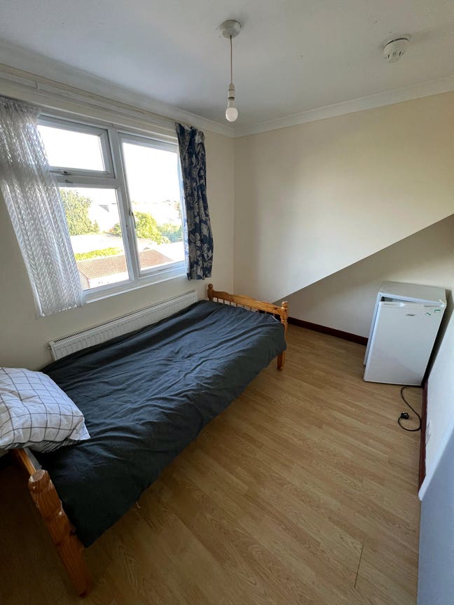 Spacious Room Available  - Single Room Main Photo