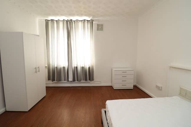 Live in E1l!Comfortable Rooms Available 🌟 Main Photo