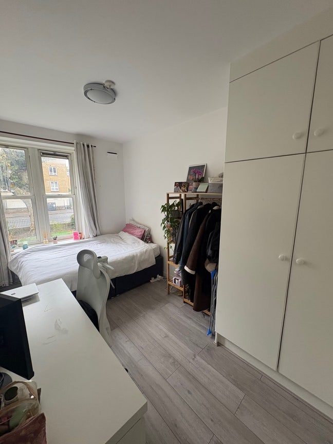Spacious double room in 2-bed Hackney flat Main Photo