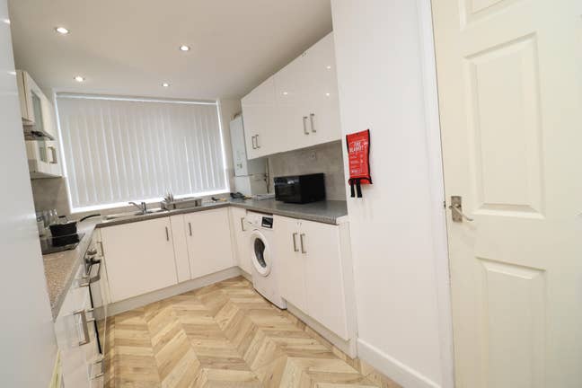 Double Room Walking Distance from Elizabeth Line Main Photo