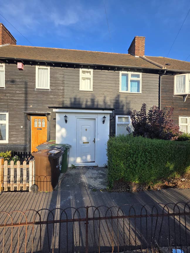 Four-Bedroom House in RM8 – Ready to Move In  Main Photo