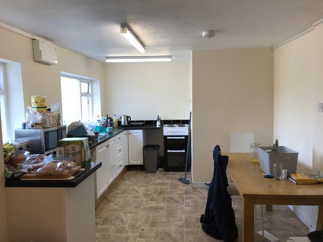 Fully furnished room in top floor flat  Main Photo
