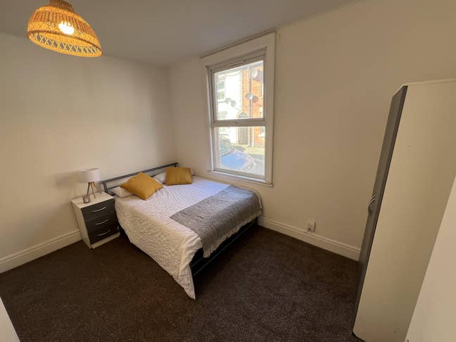 Premium 5-Bedroom En-Suite HMO Main Photo
