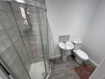 Premium 5-Bedroom En-Suite HMO Main Photo