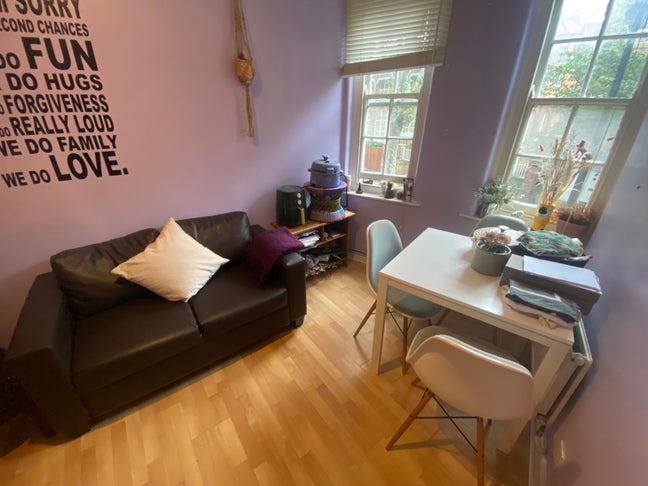 Amazing Flat W/Living Room! Amazing Double! Main Photo
