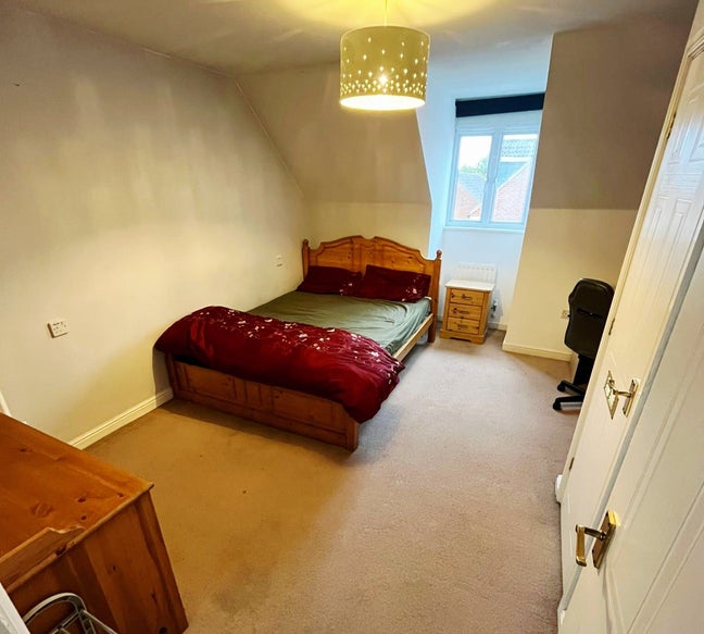 Large room - top floor, own bathroom  Main Photo