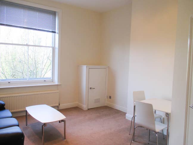 Modern 1 Bedroom Flat with Roof Terrace Main Photo