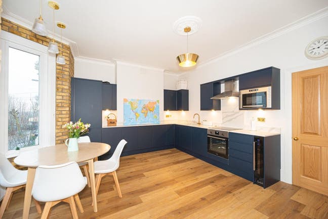 Double Room Available-***Designer Inspired Main Photo
