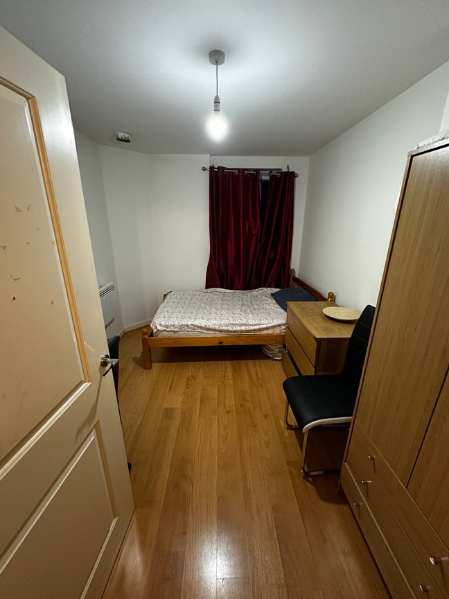 Double Room Just opposite Slough Station Main Photo
