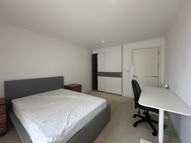 A large double room available in Canada Water Main Photo