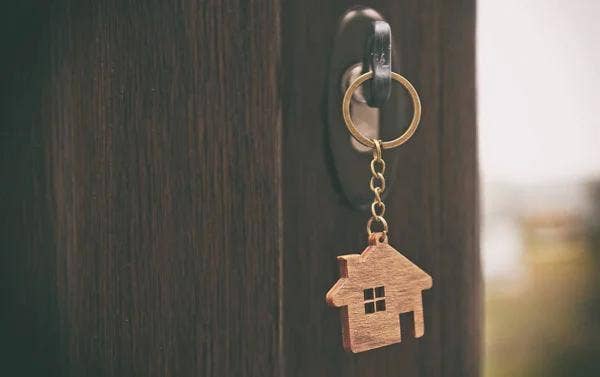 Double room 1 roommate or self contained 1 bdr Main Photo