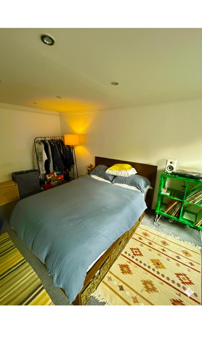 Spacious double room on a quiet Clapham mews Main Photo