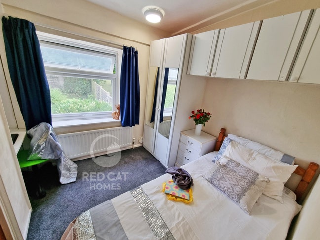 Professional House Newstead Main Photo