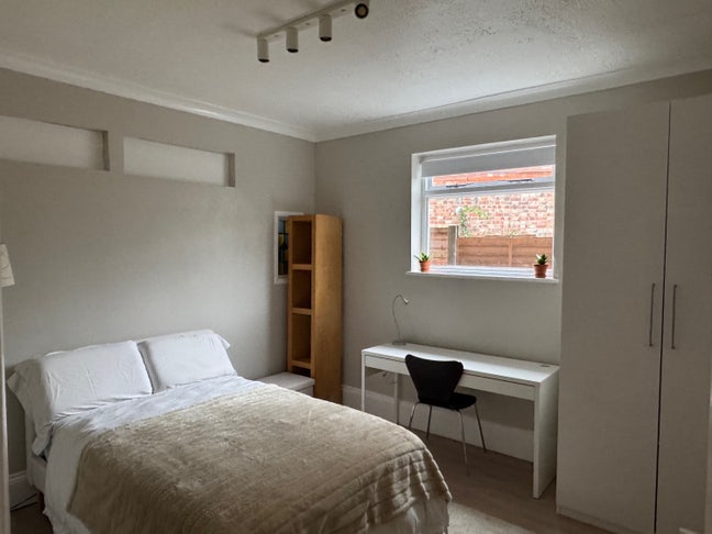 Double Room 5 Mins from Dollis Hill Station  Main Photo