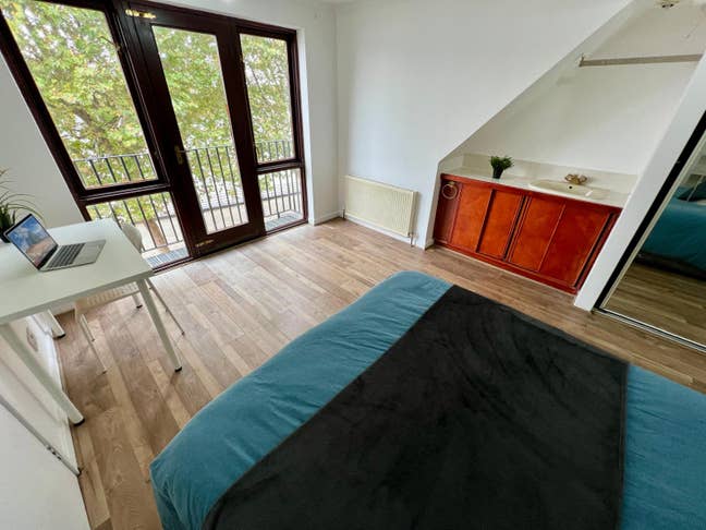 /4 Massive Rooms Available Now in Canary Wharf Main Photo